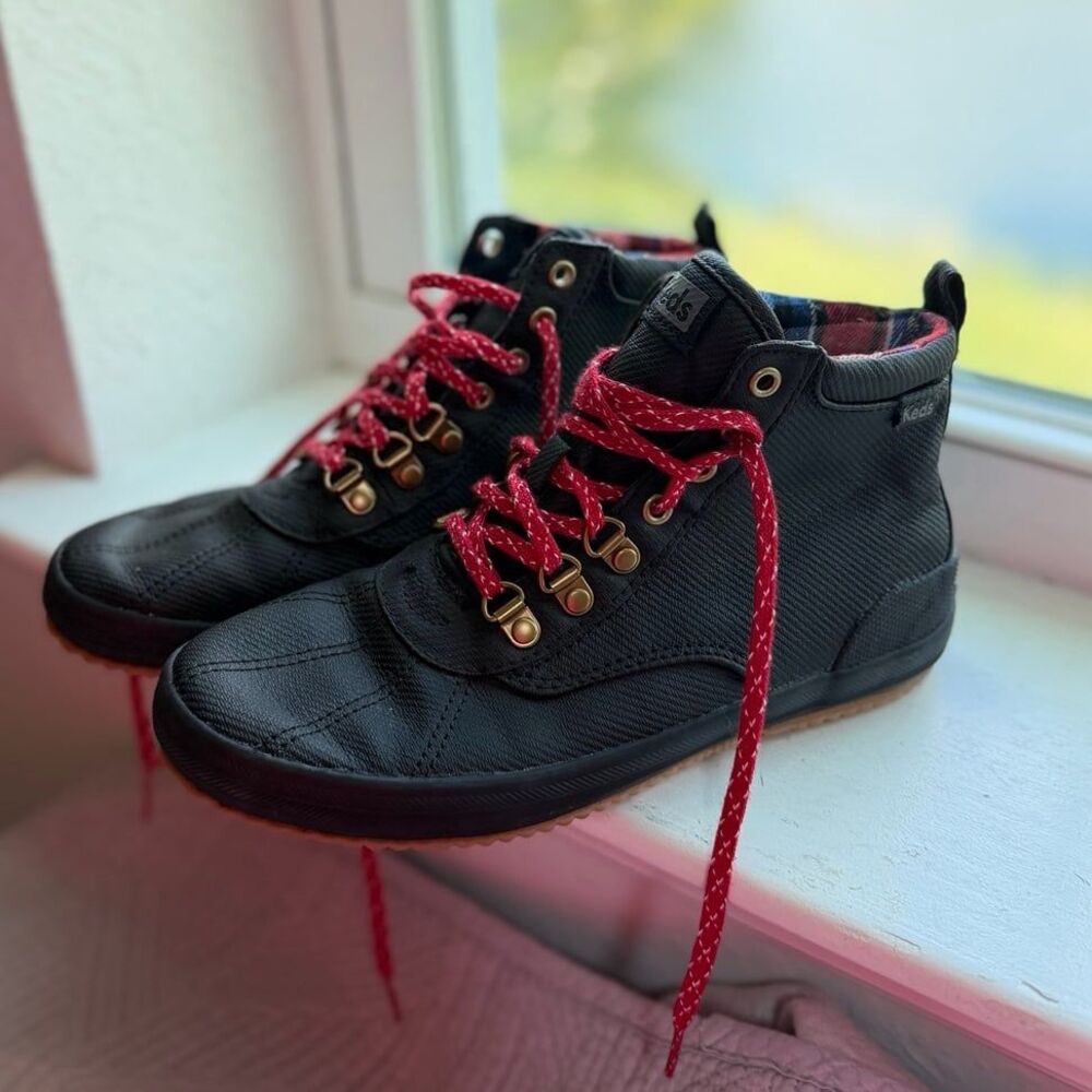 Keds Scout Boot Sneakers with Red Laces Women’s Size 5.5 NWOT!